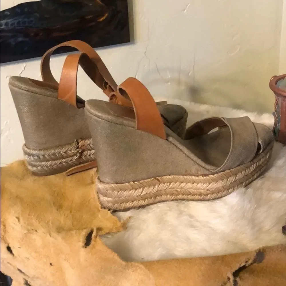 Tori Burch wedges 9b (2266)